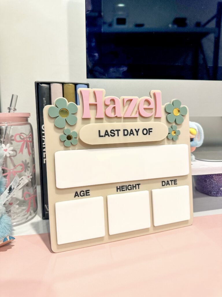 Acrylic board for the first and last day of school, featuring a daisy design. Personalised, custom, handcrafted, and bespoke.