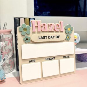 Acrylic board for the first and last day of school, featuring a daisy design. Personalised, custom, handcrafted, and bespoke.
